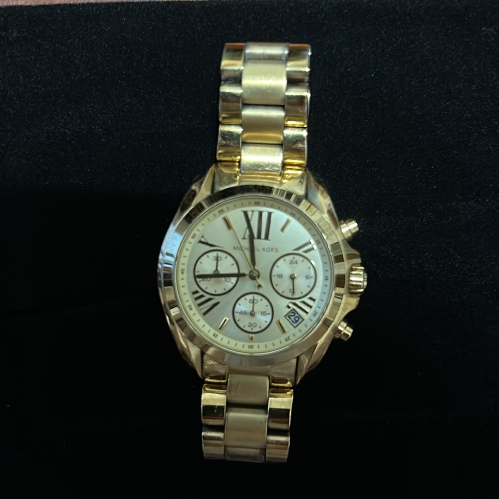 Michael Kors Women’s Watch Gold Tone - Picture 6 of 8
